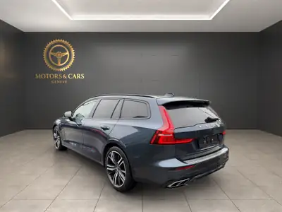 Volvo V60 T8 eAWD R-Design — Hybride rechargeable performant, 128'000 km — Heckansicht