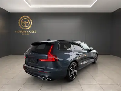 Volvo V60 T8 eAWD R-Design — Hybride rechargeable performant, 128'000 km — Armaturenbrett