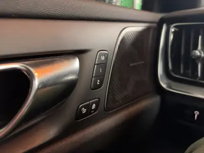 Volvo V60 T8 eAWD R-Design — Hybride rechargeable performant, 128'000 km — Miniatur 16