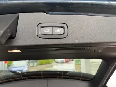 Volvo V60 T8 eAWD R-Design — Hybride rechargeable performant, 128'000 km — Miniatur 24
