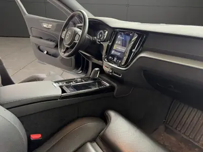 Volvo V60 T8 eAWD R-Design — Hybride rechargeable performant, 128'000 km — Miniatur 25