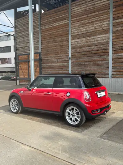 MINI Cooper S 2011 — Sportive compacte rouge, moteur 184 ch et très bon état — détail