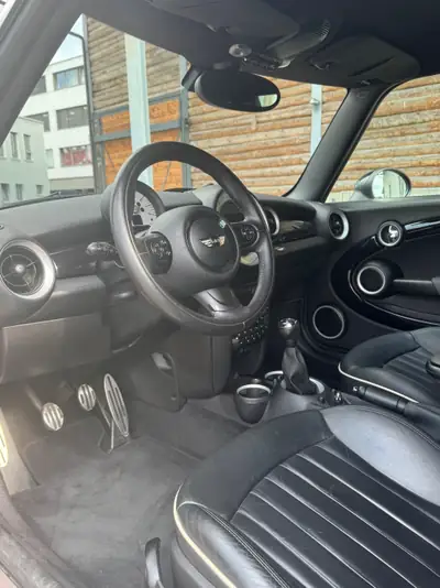 MINI Cooper S 2011 — Sportive compacte rouge, moteur 184 ch et très bon état — Miniature 11