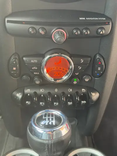 MINI Cooper S 2011 — Sportive compacte rouge, moteur 184 ch et très bon état — Miniature 16