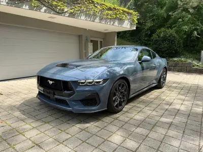 Ford Mustang 5.0 GT 2024 — Muscle car légendaire, suspension Magnetic Ride, quasi neuve — side view