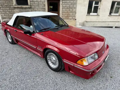 Ford Mustang GT 5.0 V8 Cabriolet — Légende américaine, 58'000 km seulement — arrière