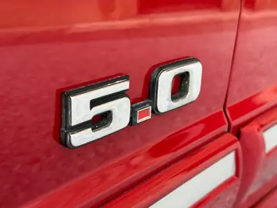 Ford Mustang GT 5.0 V8 Cabriolet — Légende américaine, 58'000 km seulement — Miniature 8
