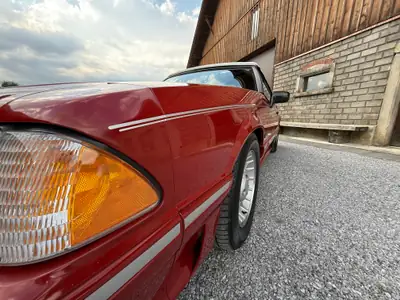 Ford Mustang GT 5.0 V8 Cabriolet — Légende américaine, 58'000 km seulement — Miniature 7