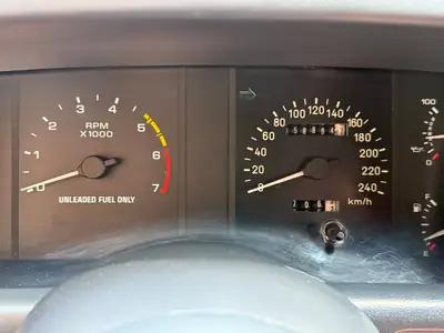 Ford Mustang GT 5.0 V8 Cabriolet — Légende américaine, 58'000 km seulement — Miniature 15