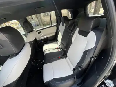 Mercedes-Benz GLB 250 AMG Line 4Matic — SUV compact 7 places, 59'000 km, sans accident — Thumbnail 8