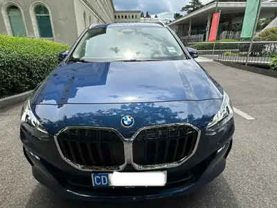 BMW 225e xDrive Active Tourer — Hybride rechargeable, 17'000 km, Quattro saisons — Heckansicht