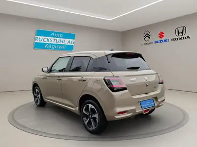 Suzuki Swift 1.2 Sakura Top Hybrid 4x4 — Citadine écologique et polyvalente avec transmission intégrale — dashboard
