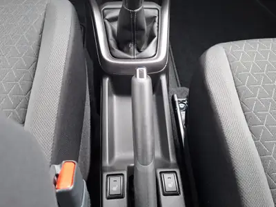 Suzuki Swift 1.2 Sakura Top Hybrid 4x4 — Citadine écologique et polyvalente avec transmission intégrale — Thumbnail 10