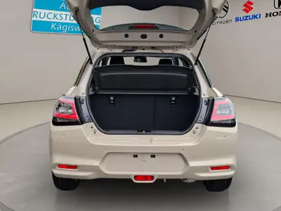 Suzuki Swift 1.2 Sakura Top Hybrid 4x4 — Citadine écologique et polyvalente avec transmission intégrale — Thumbnail 12