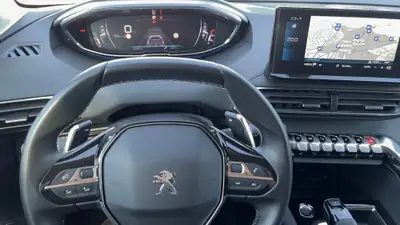 Peugeot 3008 1.2 PureTech Allure Pack — SUV urbain fiable, peu kilométré avec garantie étendue — Thumbnail 9
