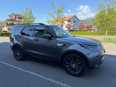 Land Rover Discovery 3.0 TDV6 HSE — SUV robuste 7 places, motorisation puissante et 8 jantes alu incluses — side view