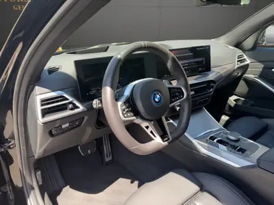 BMW 330e xDrive Touring M Sport — Hybride rechargeable, 12'000 km seulement — Miniatur 12