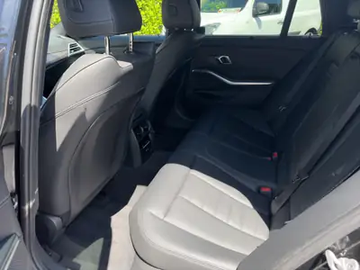 BMW 330e xDrive Touring M Sport — Hybride rechargeable, 12'000 km seulement — Miniatur 13