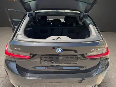 BMW 330e xDrive Touring M Sport — Hybride rechargeable, 12'000 km seulement — Miniatur 14