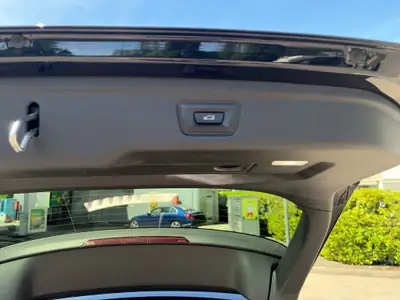 BMW 330e xDrive Touring M Sport — Hybride rechargeable, 12'000 km seulement — Miniatur 16