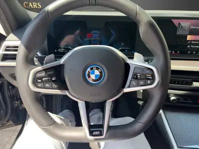 BMW 330e xDrive Touring M Sport — Hybride rechargeable, 12'000 km seulement — Miniatur 20