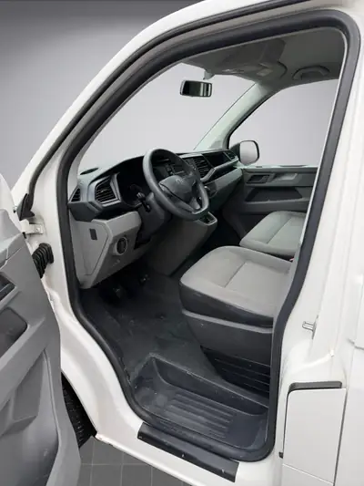 VW T6.1 — Utilitaire polyvalent diesel, entretien récent et faible kilométrage — Miniature 11
