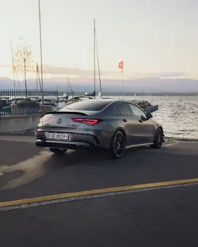 Mercedes-Benz CLA 45 S AMG 4matic+ — Berline sportive 421 ch, entretien complet — côté