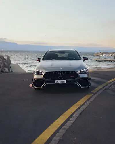 Mercedes-Benz CLA 45 S AMG 4matic+ — Berline sportive 421 ch, entretien complet — intérieur