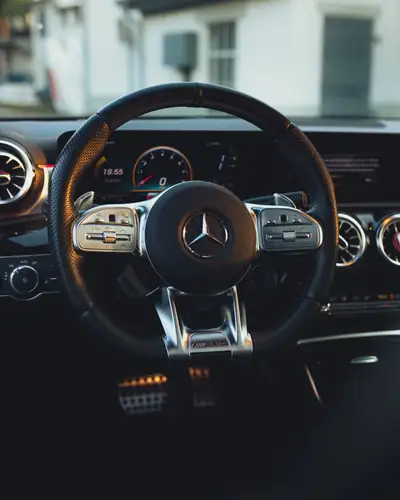Mercedes-Benz CLA 45 S AMG 4matic+ — Berline sportive 421 ch, entretien complet — Miniature 8