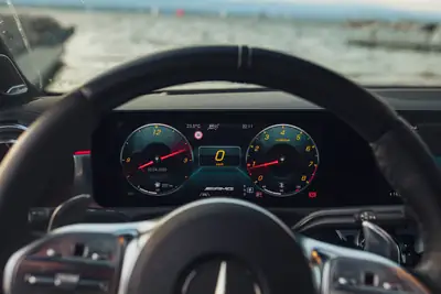 Mercedes-Benz CLA 45 S AMG 4matic+ — Berline sportive 421 ch, entretien complet — Miniature 9
