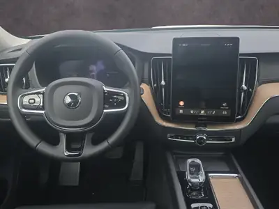 Volvo XC60 2.0 T6 TE Ultra Dark eAWD — Hybride rechargeable premium, 25 km seulement — Miniature 13