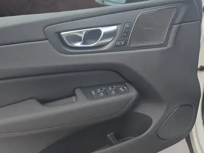 Volvo XC60 2.0 T6 TE Ultra Dark eAWD — Hybride rechargeable premium, 25 km seulement — Miniature 18