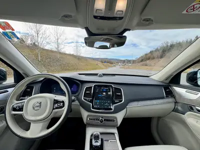 Volvo XC90 T8 TE Ultimate Dark 7 places — Hybride rechargeable premium, moteur électrique neuf — Miniatura 9