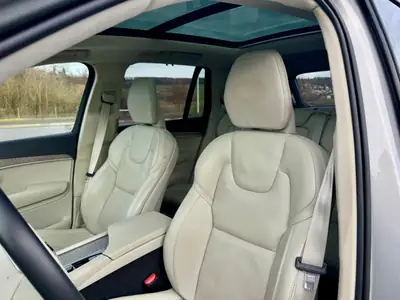Volvo XC90 T8 TE Ultimate Dark 7 places — Hybride rechargeable premium, moteur électrique neuf — Miniatura 7