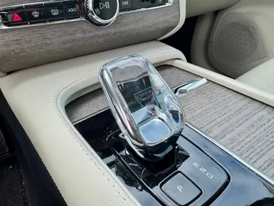 Volvo XC90 T8 TE Ultimate Dark 7 places — Hybride rechargeable premium, moteur électrique neuf — Miniatura 11