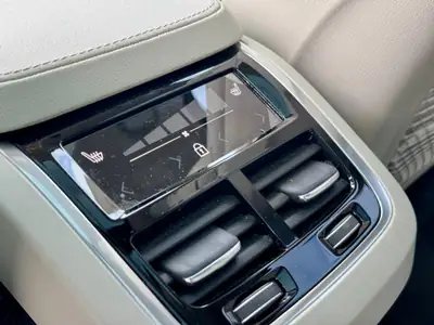 Volvo XC90 T8 TE Ultimate Dark 7 places — Hybride rechargeable premium, moteur électrique neuf — Miniatura 13