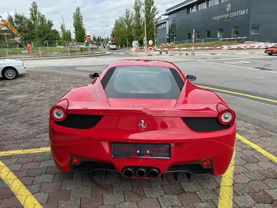 Ferrari 458 Italia 4.5 V8 — Supercar emblématique, 47 800 km, livrée en Suisse — Miniature 7