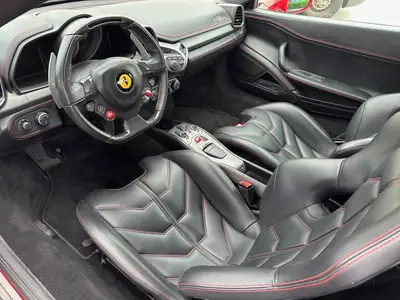 Ferrari 458 Italia 4.5 V8 — Supercar emblématique, 47 800 km, livrée en Suisse — Miniature 8