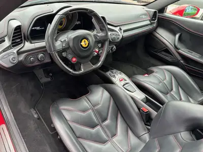 Ferrari 458 Italia 4.5 V8 — Supercar emblématique, 47 800 km, livrée en Suisse — Miniature 9