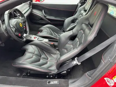 Ferrari 458 Italia 4.5 V8 — Supercar emblématique, 47 800 km, livrée en Suisse — Miniature 10