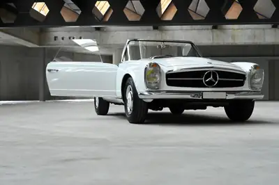 Mercedes-Benz SL 230 — Cabriolet de légende de 1964, livraison suisse d'origine — dashboard