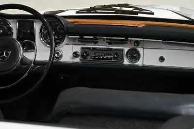 Mercedes-Benz SL 230 — Cabriolet de légende de 1964, livraison suisse d'origine — Thumbnail 9