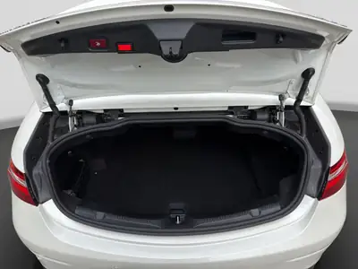 Mercedes-Benz E 400 Cabriolet AMG Line — Élégance décapotable et performances 333 ch — Miniature 14