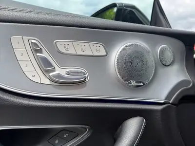 Mercedes-Benz E 400 Cabriolet AMG Line — Élégance décapotable et performances 333 ch — Miniature 17