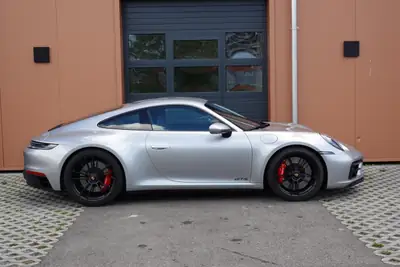 Porsche 911 Carrera GTS PDK — Sportive d'exception, 1ère main, 5000 km — intérieur