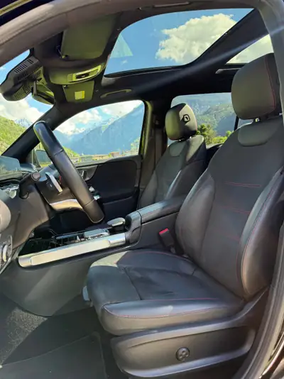 Mercedes-Benz GLB 250 4Matic AMG Line — 7 places, SUV spacieux reconnu, 82 000 km, garantie CH — Miniature 12