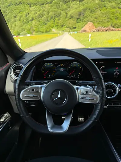 Mercedes-Benz GLB 250 4Matic AMG Line — 7 places, SUV spacieux reconnu, 82 000 km, garantie CH — Miniature 11
