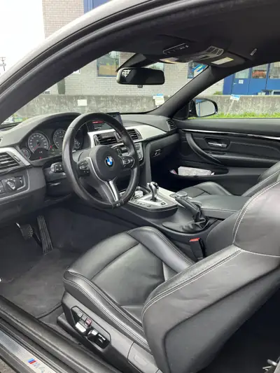 BMW M4 F82 Coupé — 431 ch, boîte semi-auto, historique sans sinistre — interior