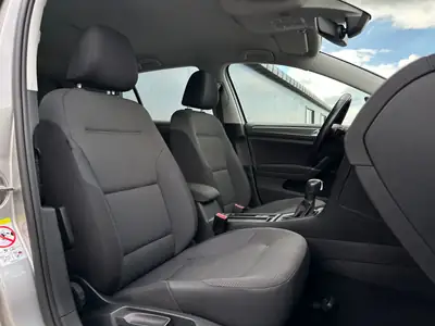 VW Golf VII 1.5 TSI — Berline dynamique, équipée et économe — Thumbnail 11