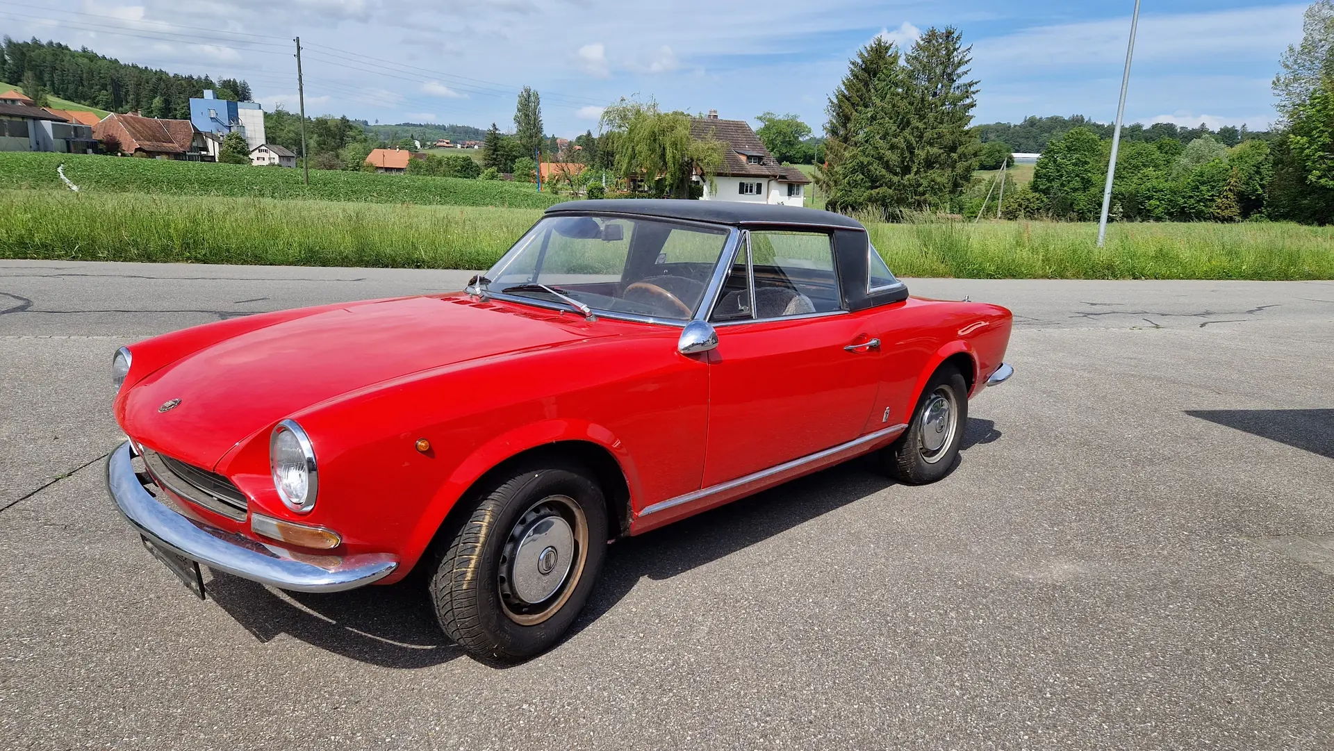 FIAT 124 Spider 1969 — Roadster classique rouge, 12 600 km d'exception — Außenansicht